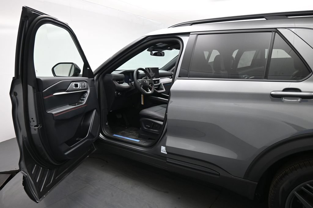 New 2026 Ford Explorer ST-Line w/ ST-Line Street Pack RWD image 8