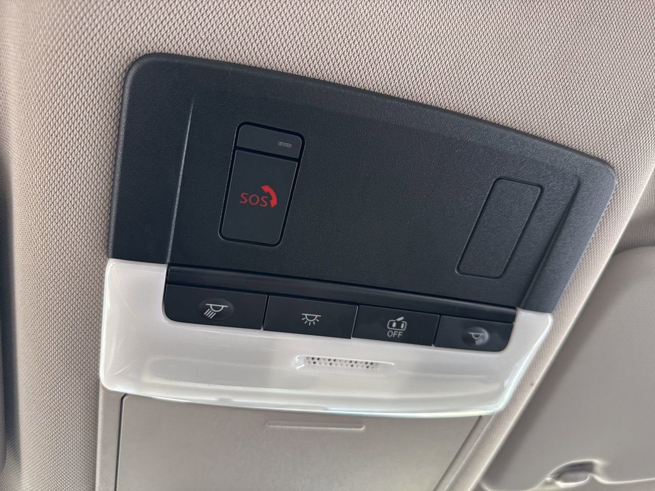 Used 2025 Nissan Rogue SV image 30