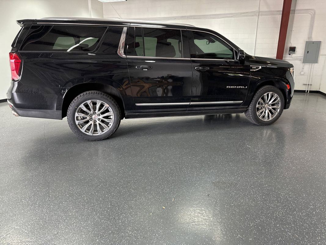 Used 2022 GMC Yukon XL Denali image 3