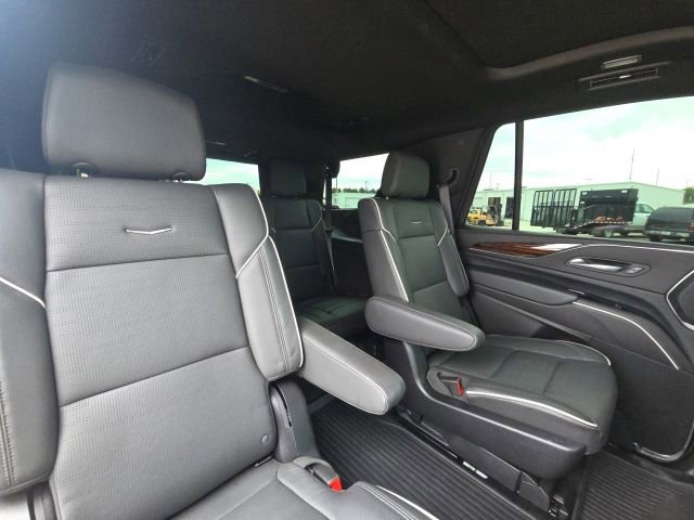 Used 2024 Cadillac Escalade Premium Luxury AWD/4WD image 16