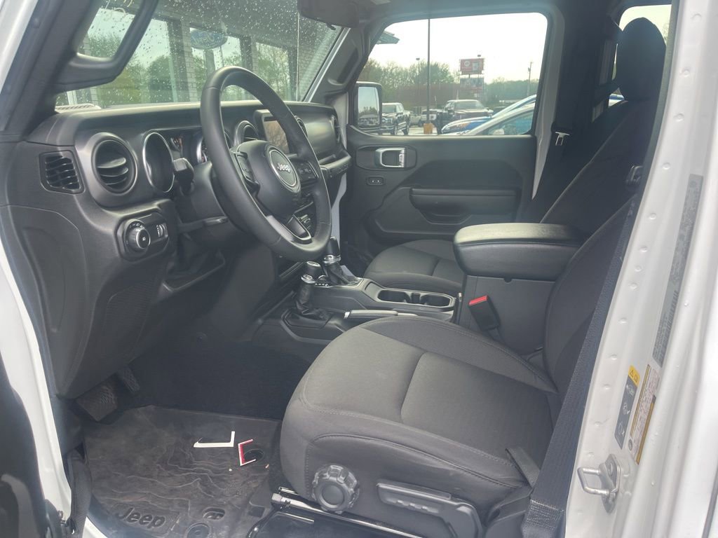 Used 2023 Jeep Wrangler Unlimited Sport AWD/4WD image 12