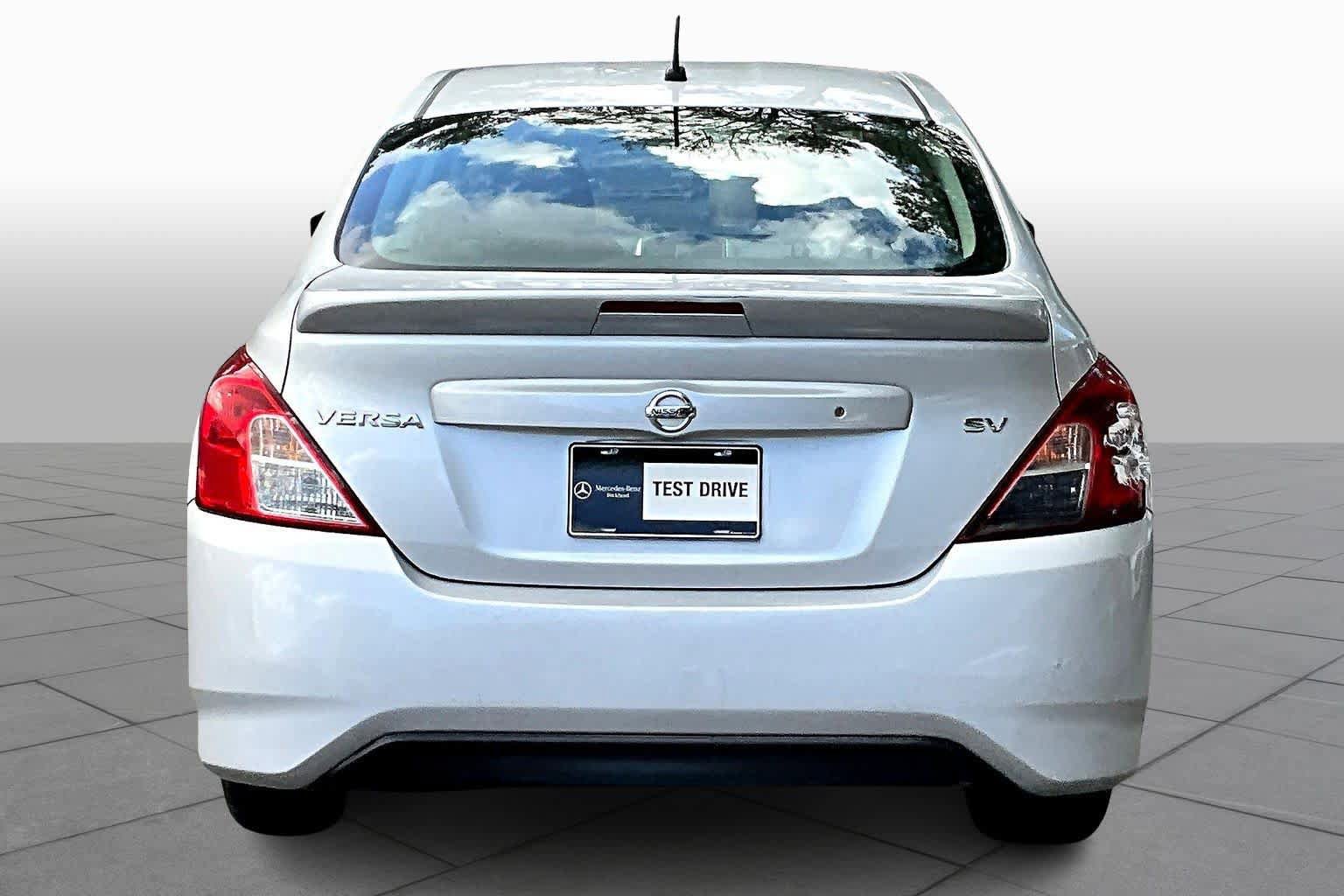 Used 2017 Nissan Versa SV image 5