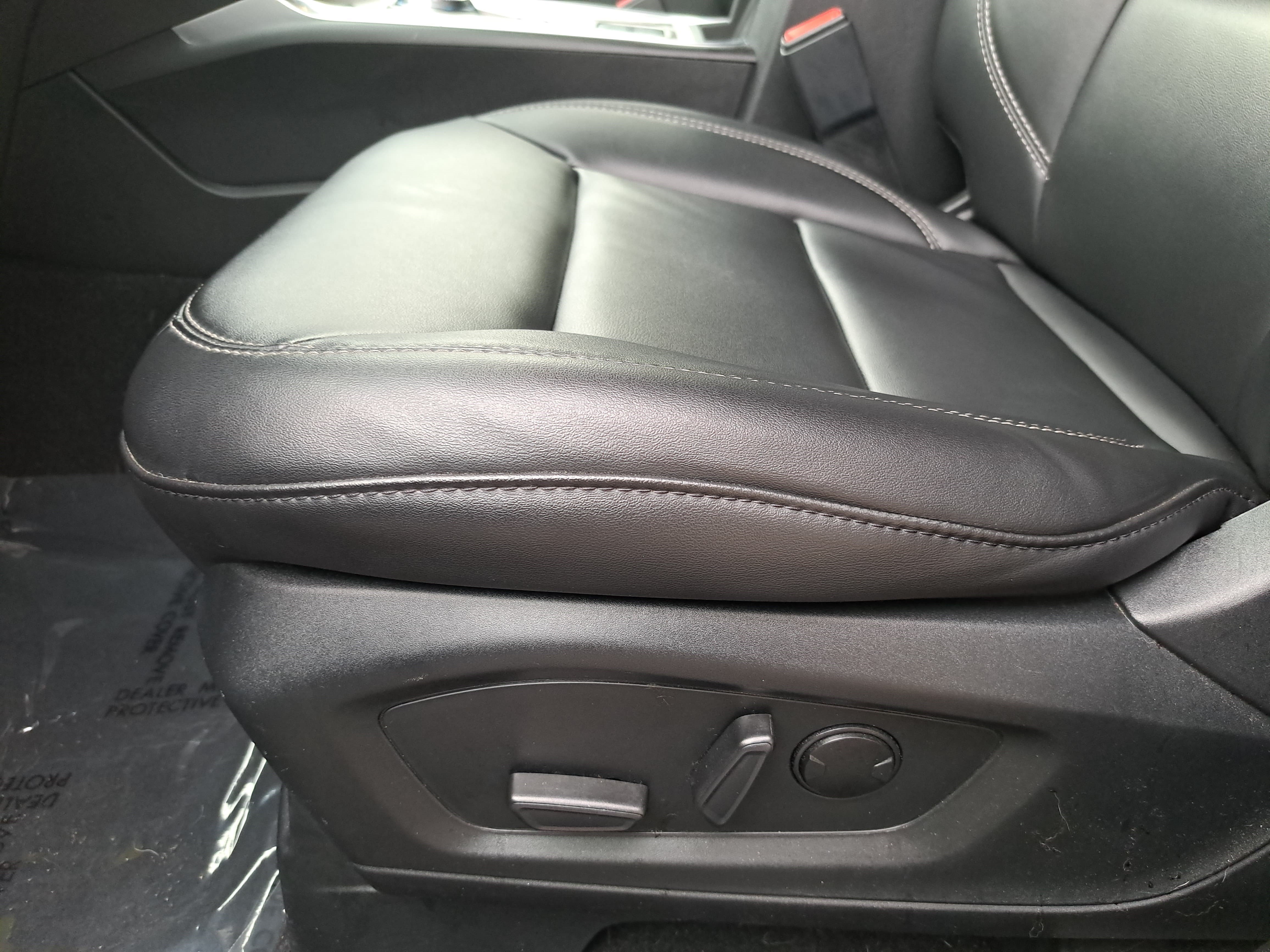 Used 2023 Ford Explorer XLT w/ Equipment Group 202A RWD image 29