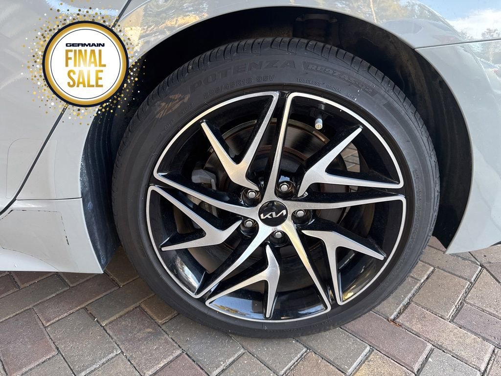 Used 2022 Kia Stinger GT-Line w/ Sun & Sound Package image 11