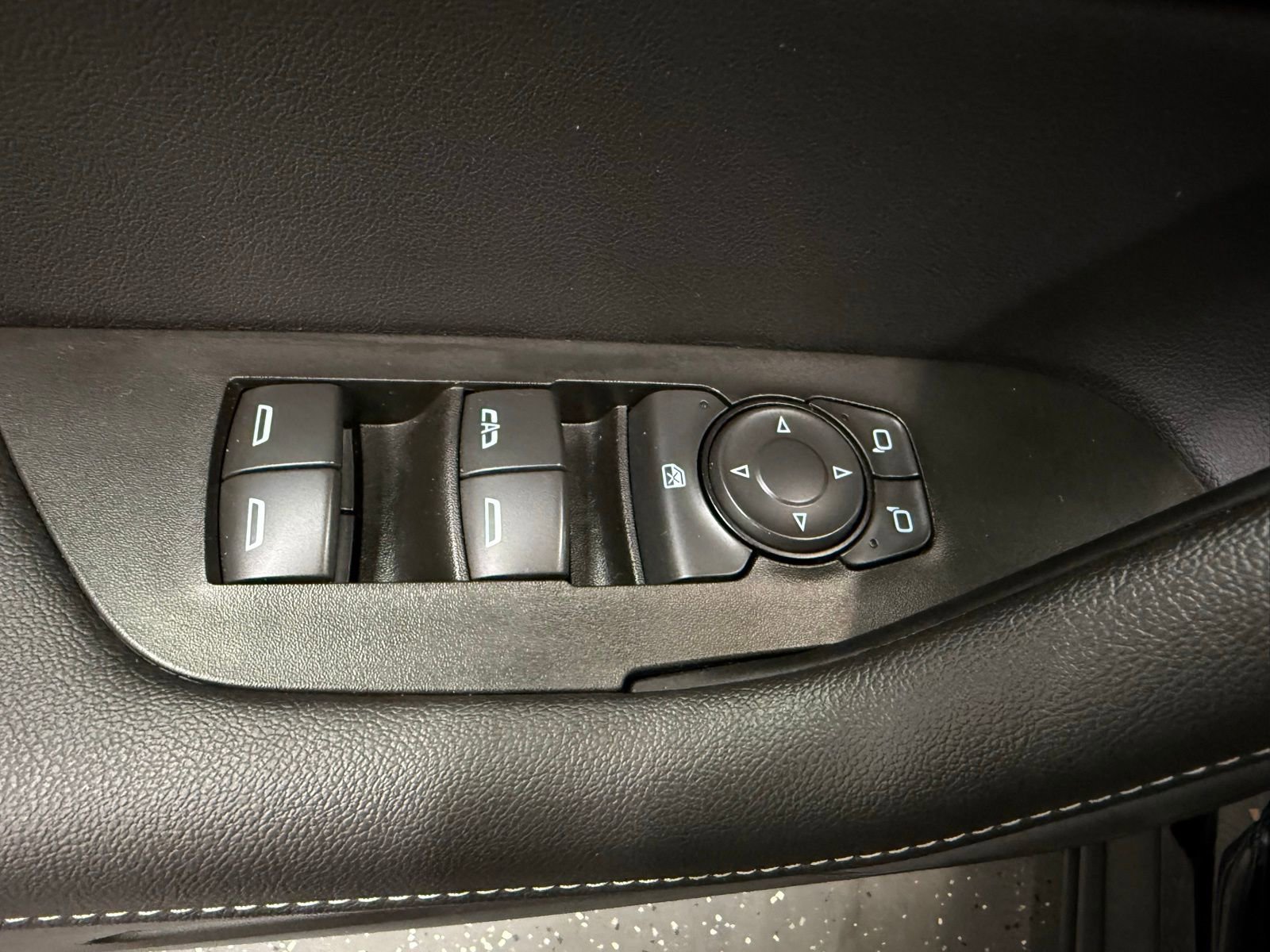 Used 2025 Chevrolet Blazer LT AWD/4WD image 10