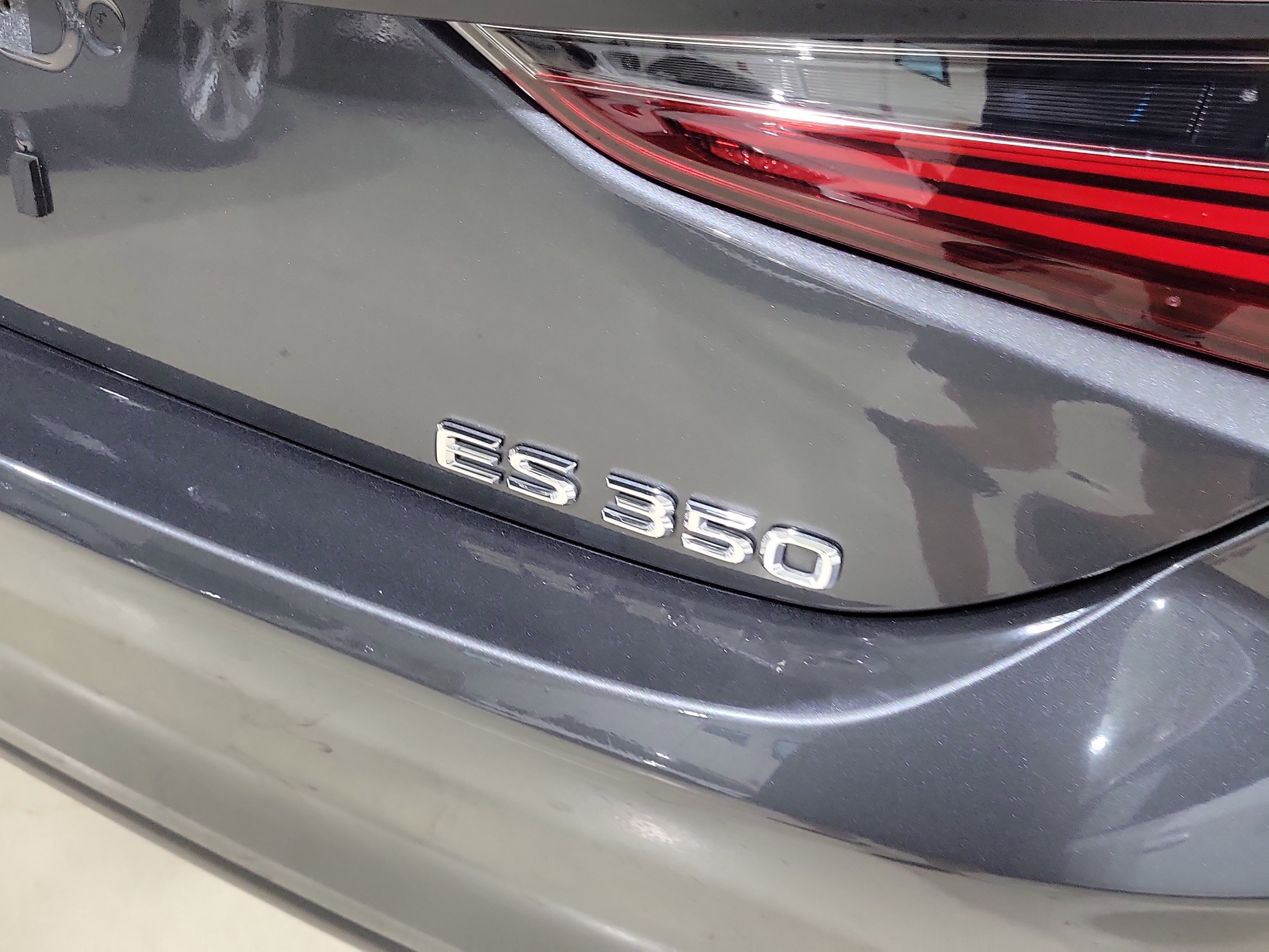 Used 2023 Lexus ES 350 w/ Accessory Package (Z2) image 7