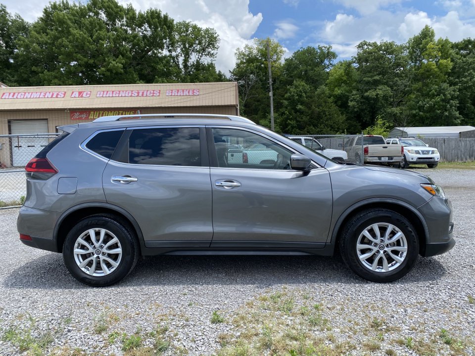 Used 2018 Nissan Rogue SV FWD image 4