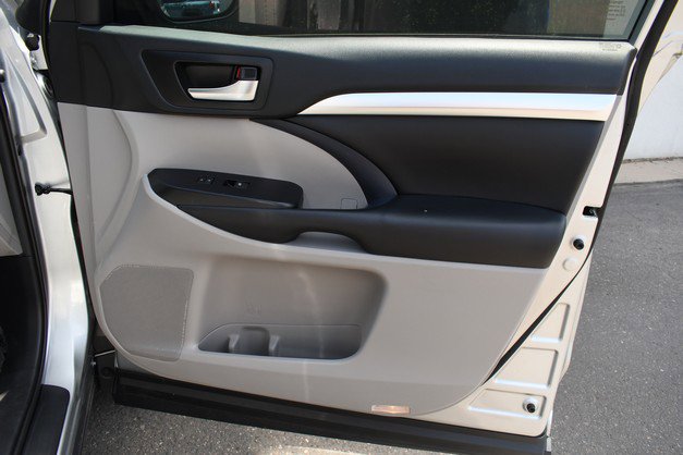Used 2019 Toyota Highlander XLE w/ Carpet Mat Package (TMS) AWD/4WD image 24