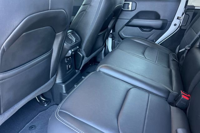 Used 2023 Jeep Wrangler Unlimited Sahara w/ Cold Weather Group AWD/4WD image 13