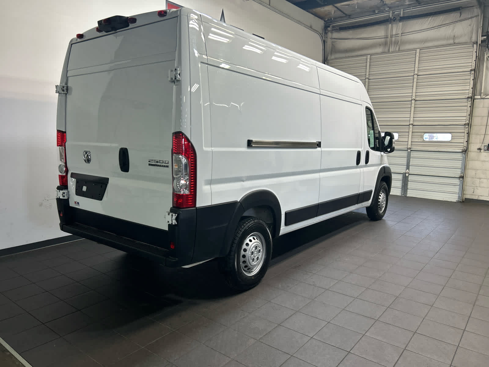 Used 2024 RAM ProMaster 2500 w/ Convenience Group FWD image 3