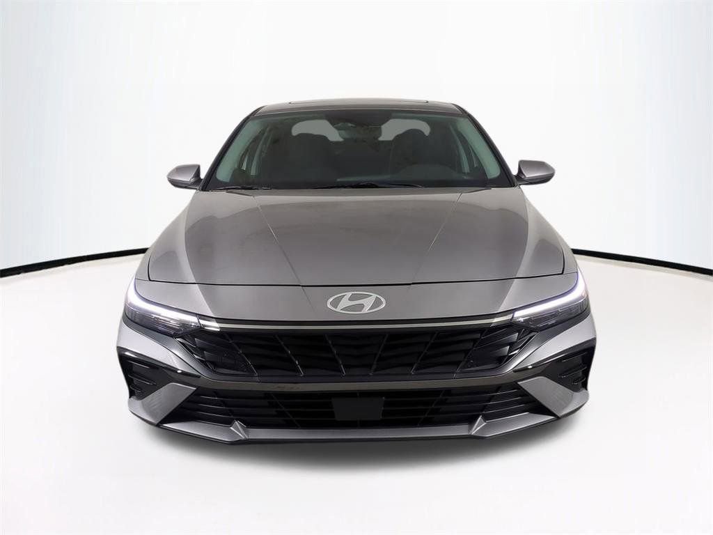 Used 2024 Hyundai Elantra SEL w/ Convenience Package image 3