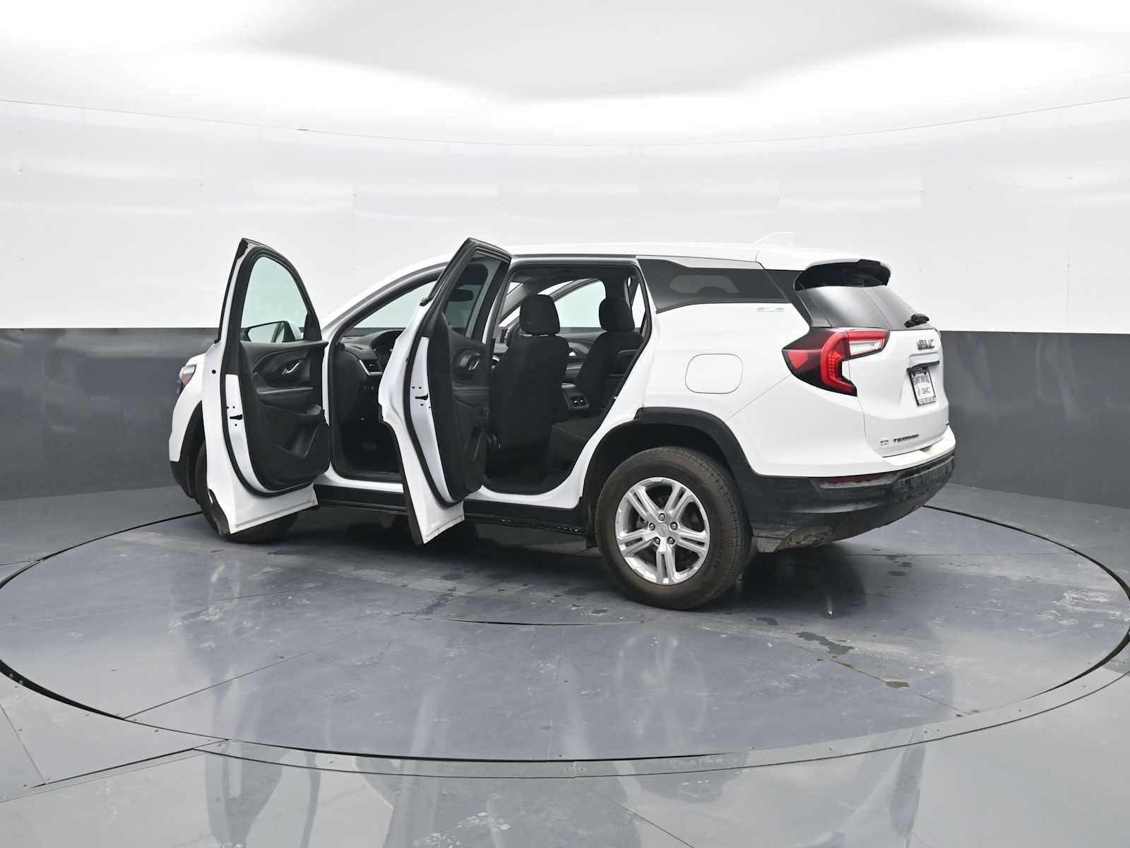Used 2024 GMC Terrain SLE AWD/4WD image 46