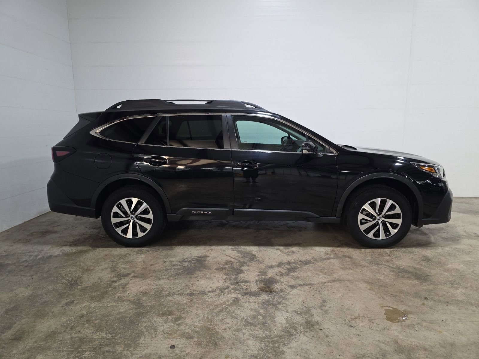 Used 2022 Subaru Outback Premium image 4