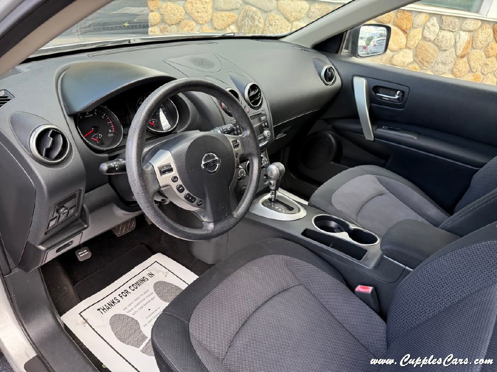 Used 2011 Nissan Rogue SV image 4