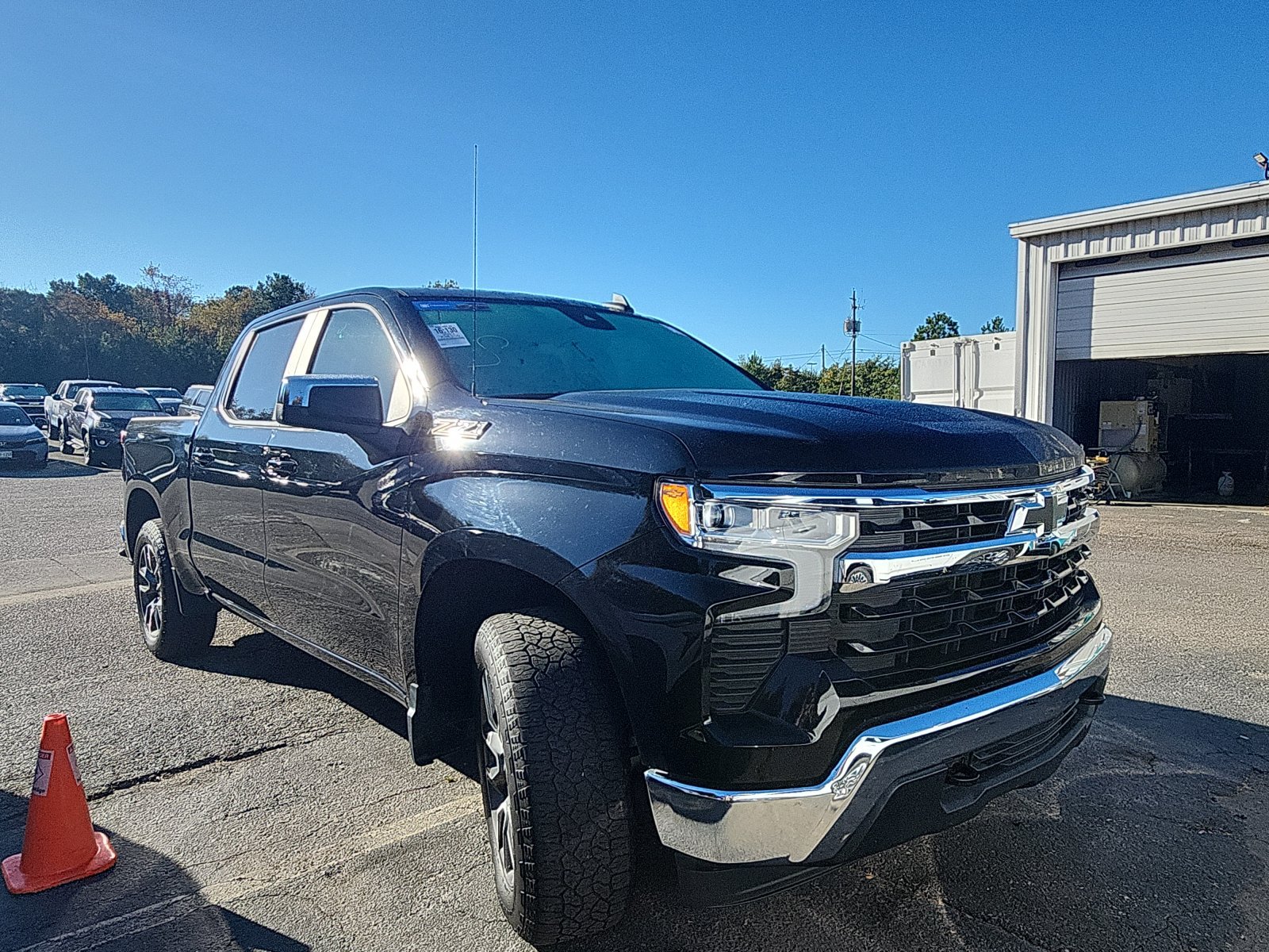 Used 2023 Chevrolet Silverado 1500 LT AWD/4WD image 7