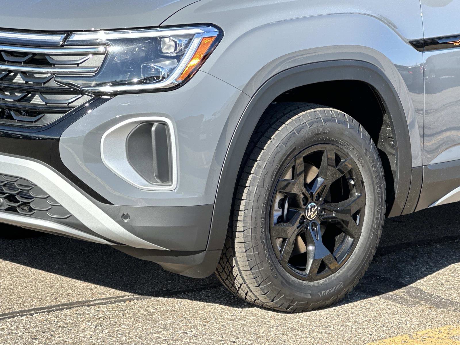 New 2026 Volkswagen Atlas Peak Edition image 8