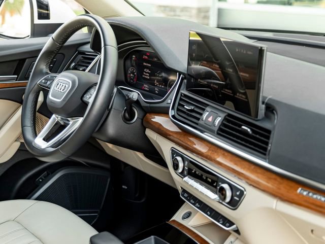 Used 2023 Audi Q5 2.0T Premium Plus w/ Premium Plus Package AWD/4WD image 35