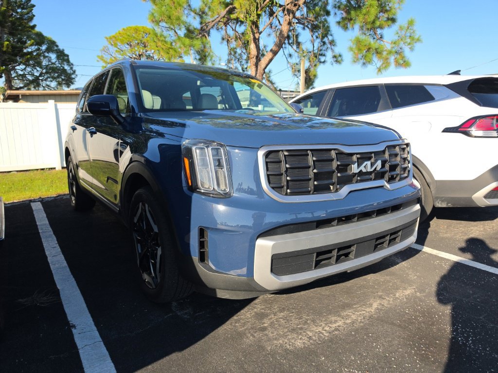 Certified 2024 Kia Telluride S FWD image 1