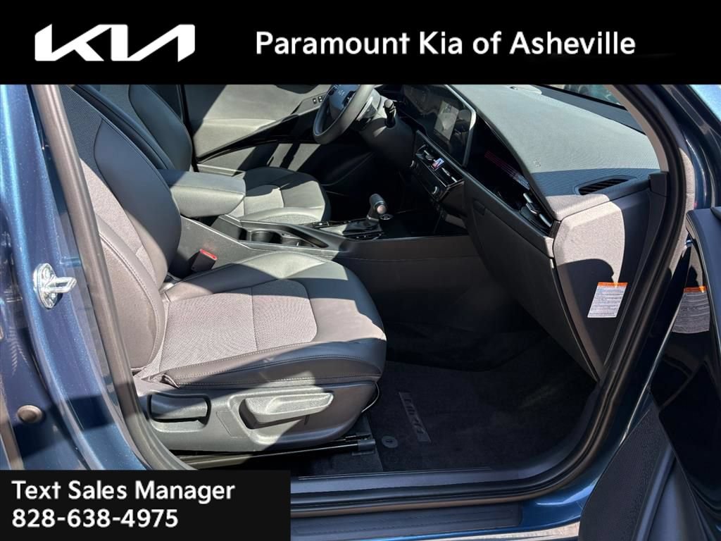 Certified 2025 Kia Niro EX Touring FWD image 20