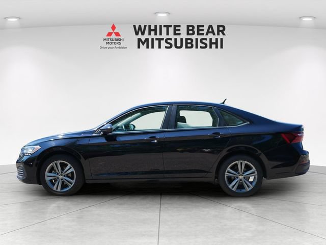 Used 2024 Volkswagen Jetta SE FWD image 3