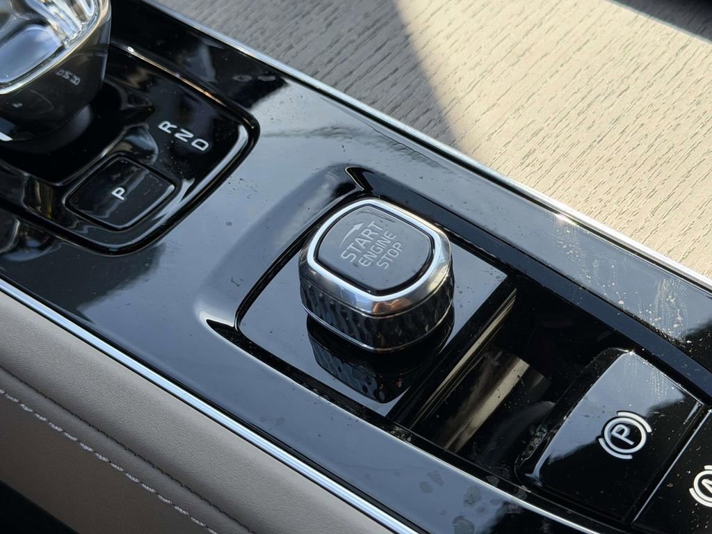 New 2026 Volvo XC90 T8 Ultra w/ Lounge Package image 7