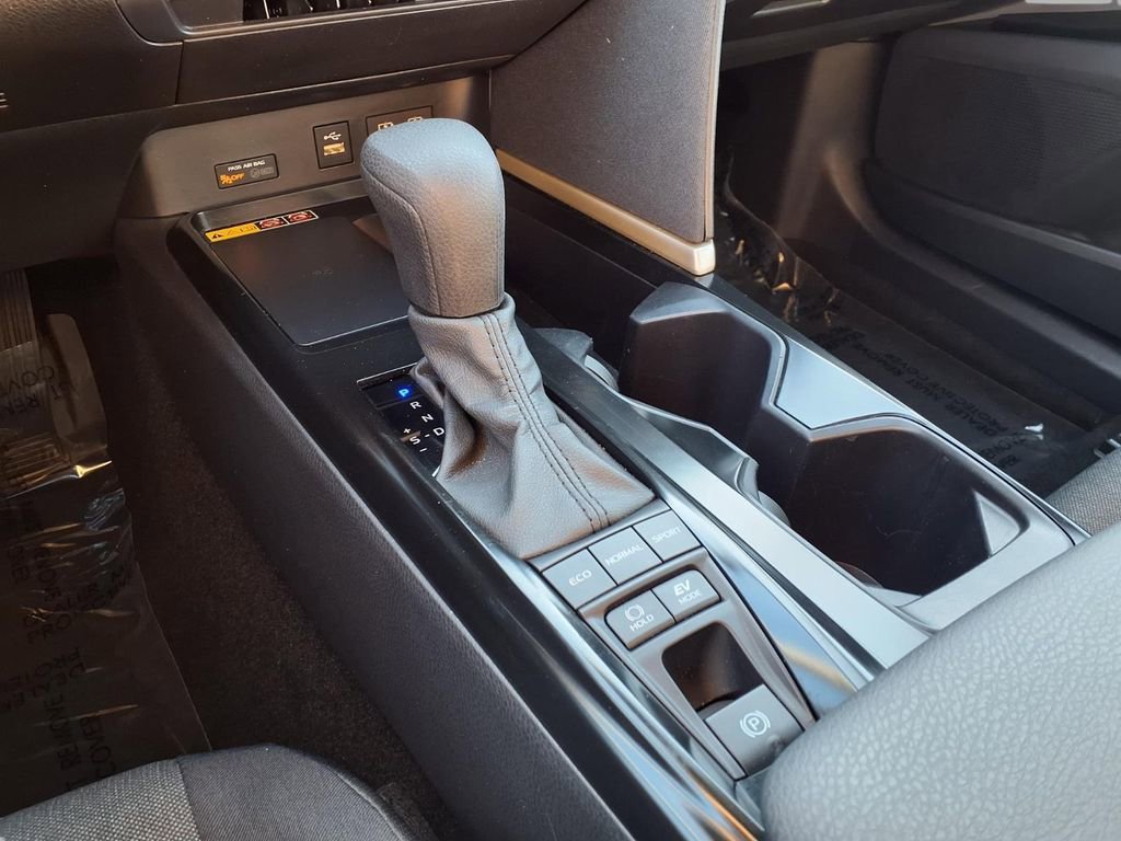 Used 2025 Toyota Camry LE image 11