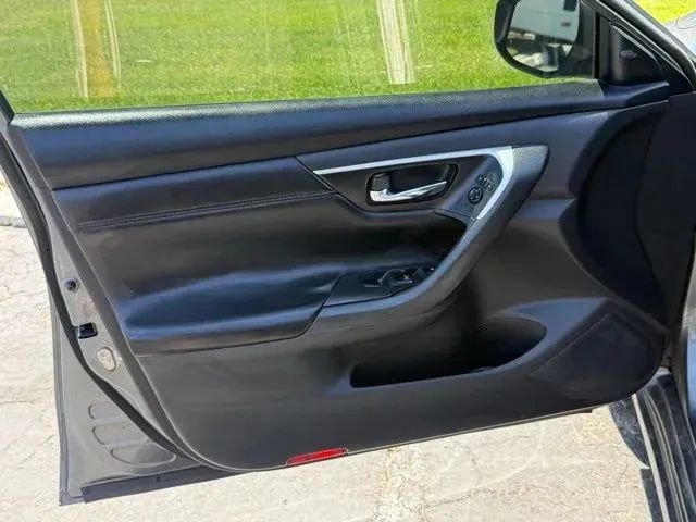 Used 2017 Nissan Altima 2.5 SL FWD image 7