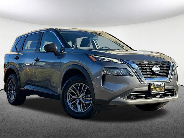 Used 2023 Nissan Rogue S image 2