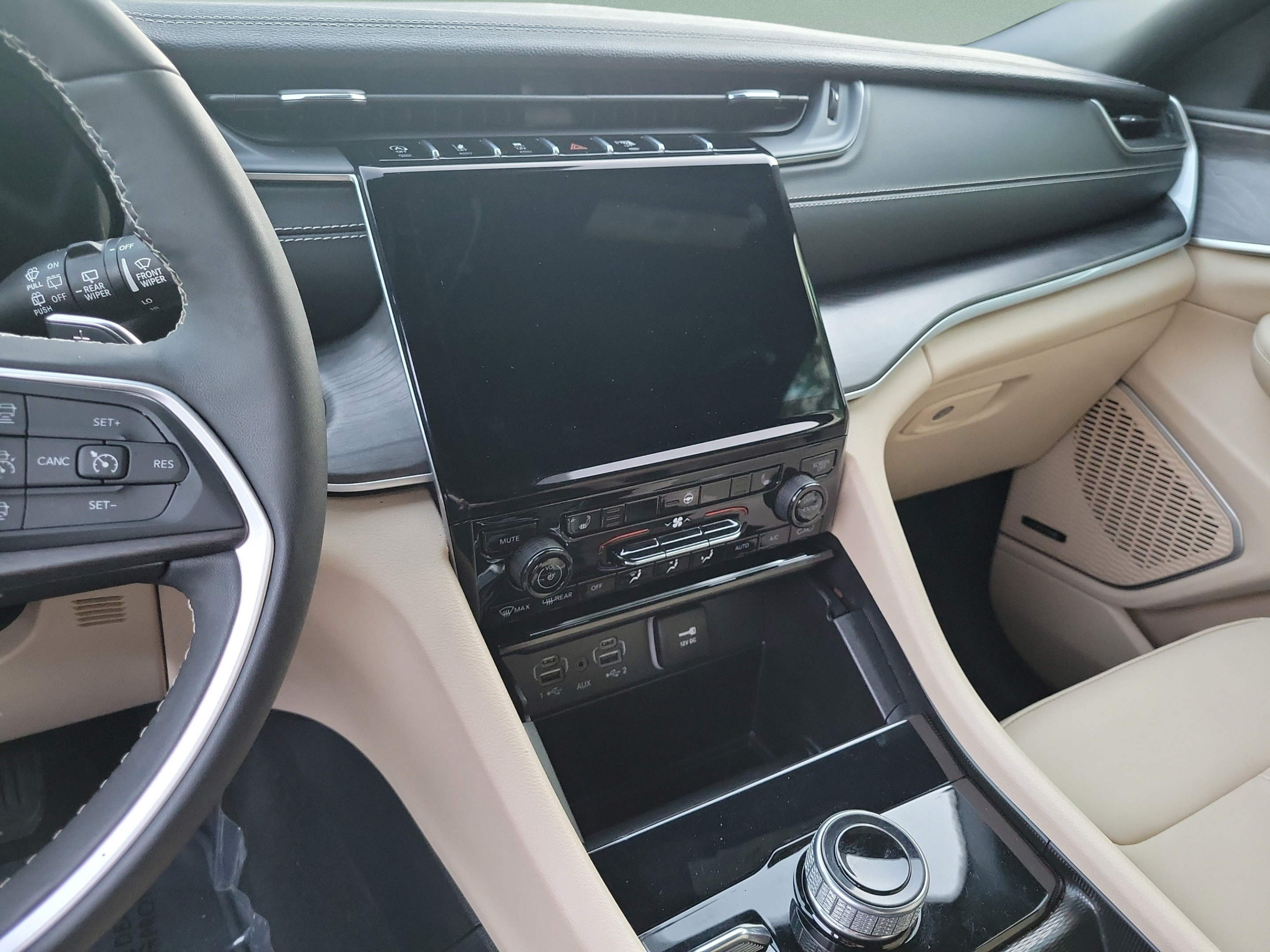 Certified 2025 Jeep Grand Cherokee L Limited w/ Black Appearance Package AWD/4WD image 24