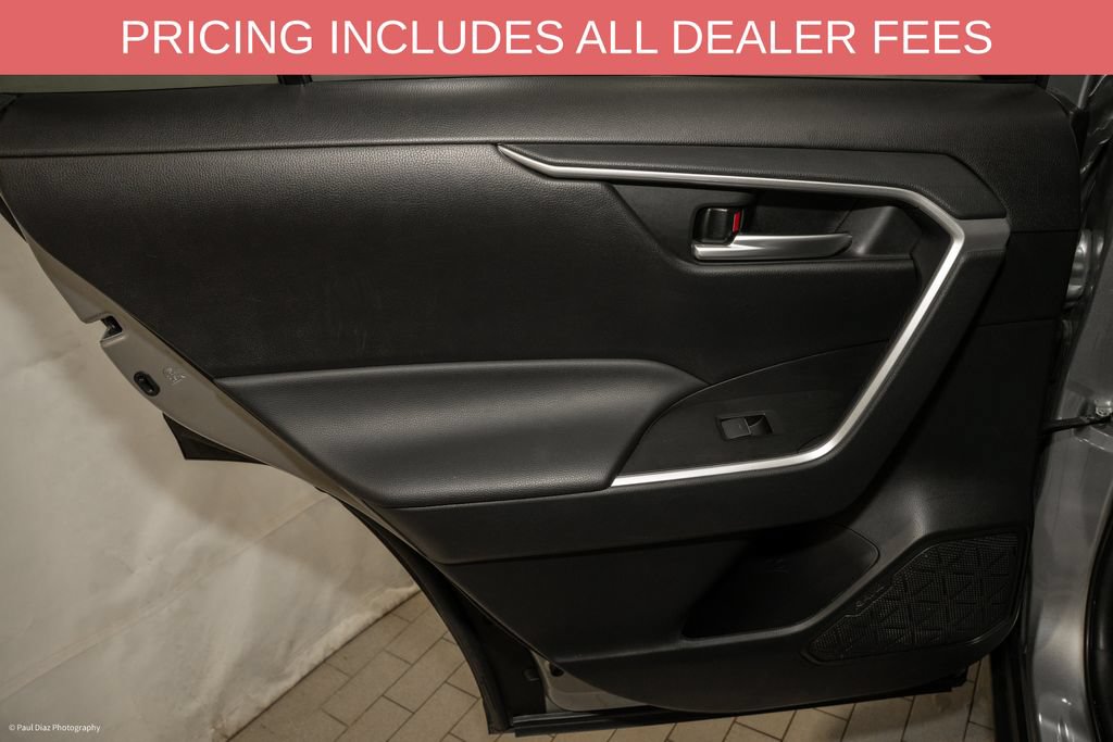 Used 2025 Toyota RAV4 XLE FWD image 9