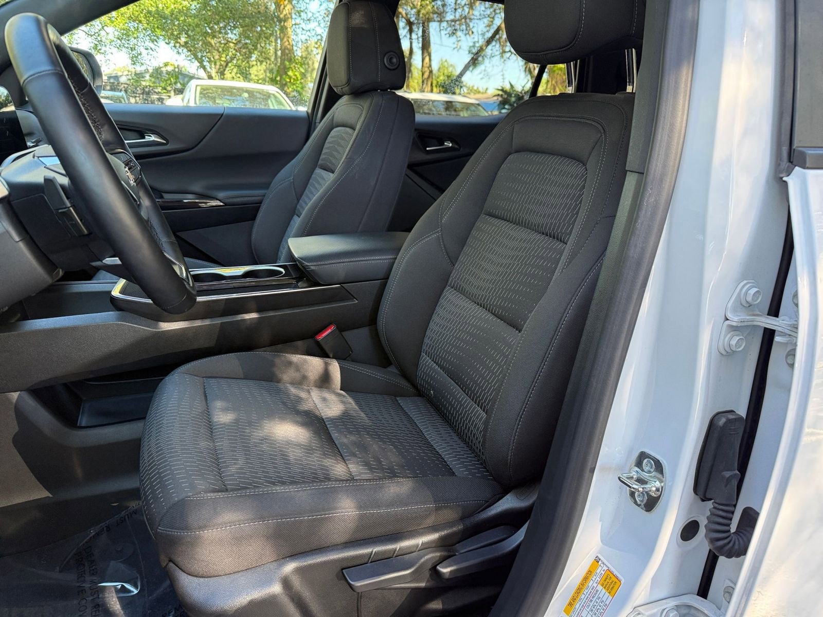 Used 2025 Chevrolet Equinox LT image 30