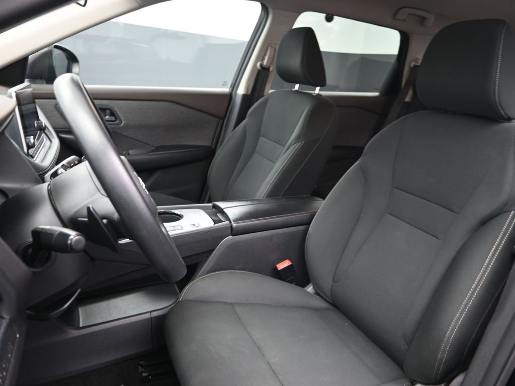 Used 2023 Nissan Rogue S image 16