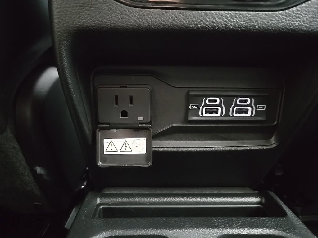 Used 2023 Jeep Grand Cherokee L Limited w/ Black Appearance Package image 39