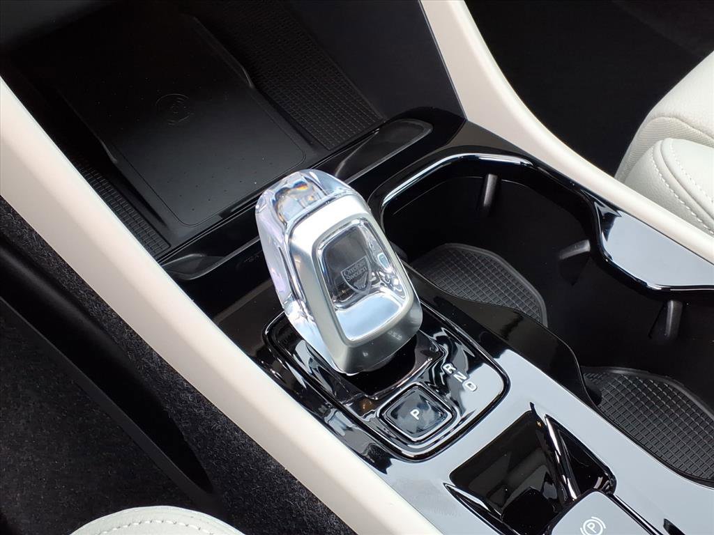 New 2026 Volvo XC40 B5 Ultra w/ Protection Package Premier image 26