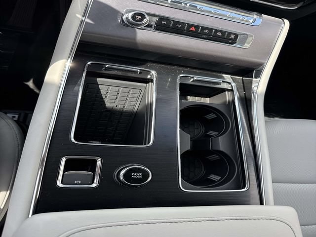New 2026 Lincoln Aviator 2WD w/ Jet Appearance Package image 22