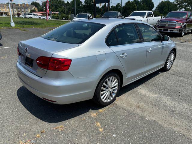 Used 2011 Volkswagen Jetta SEL FWD image 10