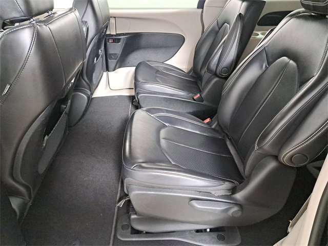 Used 2023 Chrysler Pacifica Touring-L image 12