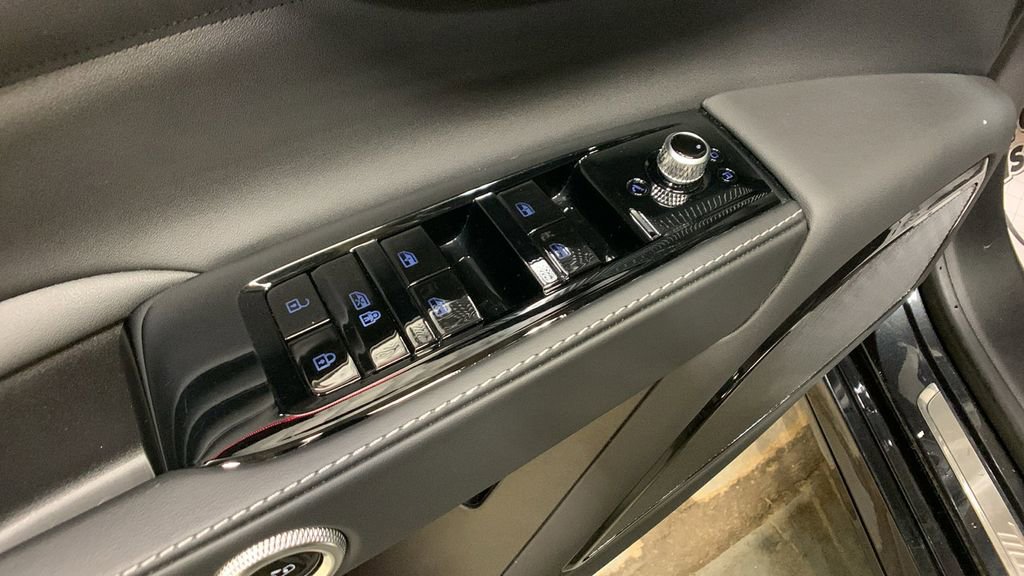 Used 2025 Maserati Grecale Modena image 32