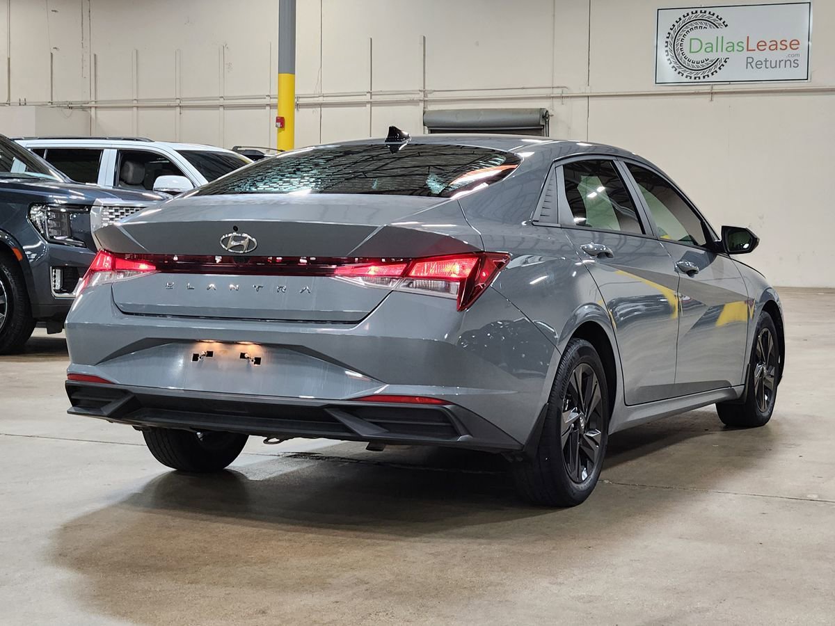 Used 2022 Hyundai Elantra SEL w/ Convenience Package FWD image 8