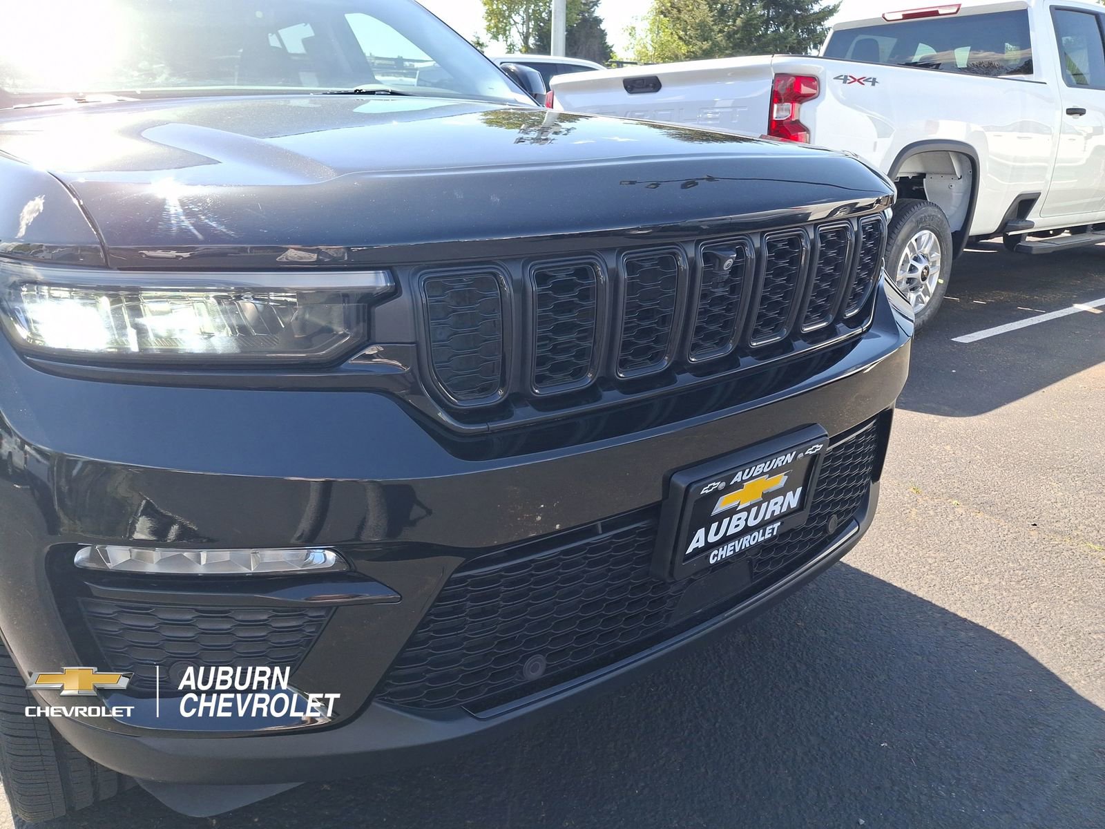 Used 2023 Jeep Grand Cherokee Limited w/ Luxury Tech Group II AWD/4WD image 26