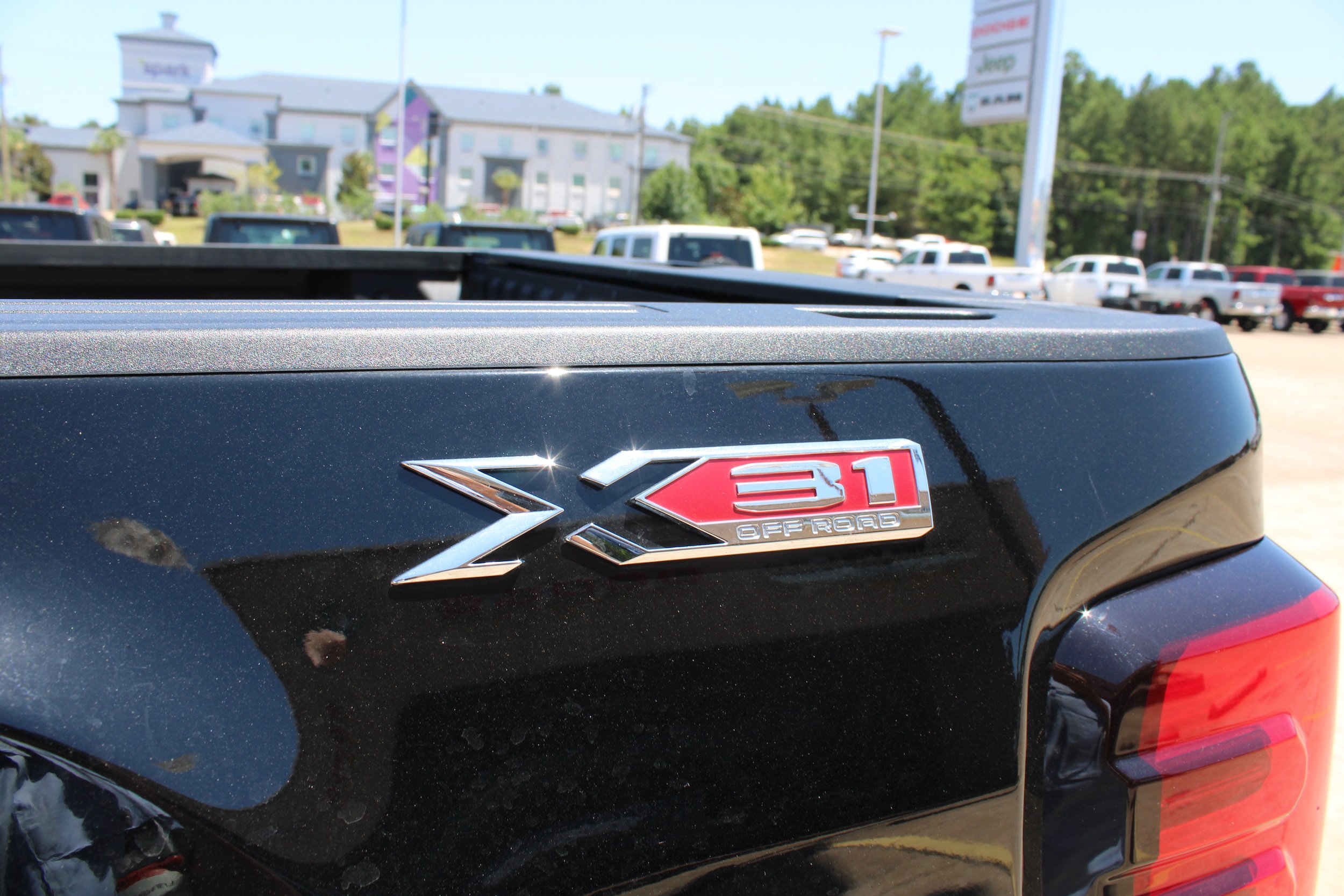 Used 2026 GMC Sierra 2500 SLT w/ SLT Premium Package AWD/4WD image 13