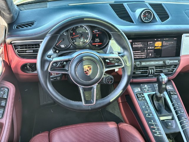 Used 2020 Porsche Macan Turbo AWD/4WD image 14