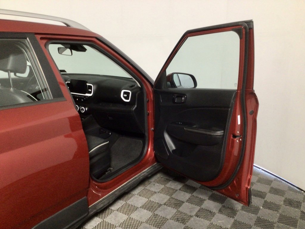 Used 2023 Hyundai Venue Limited w/ Cargo Package image 35