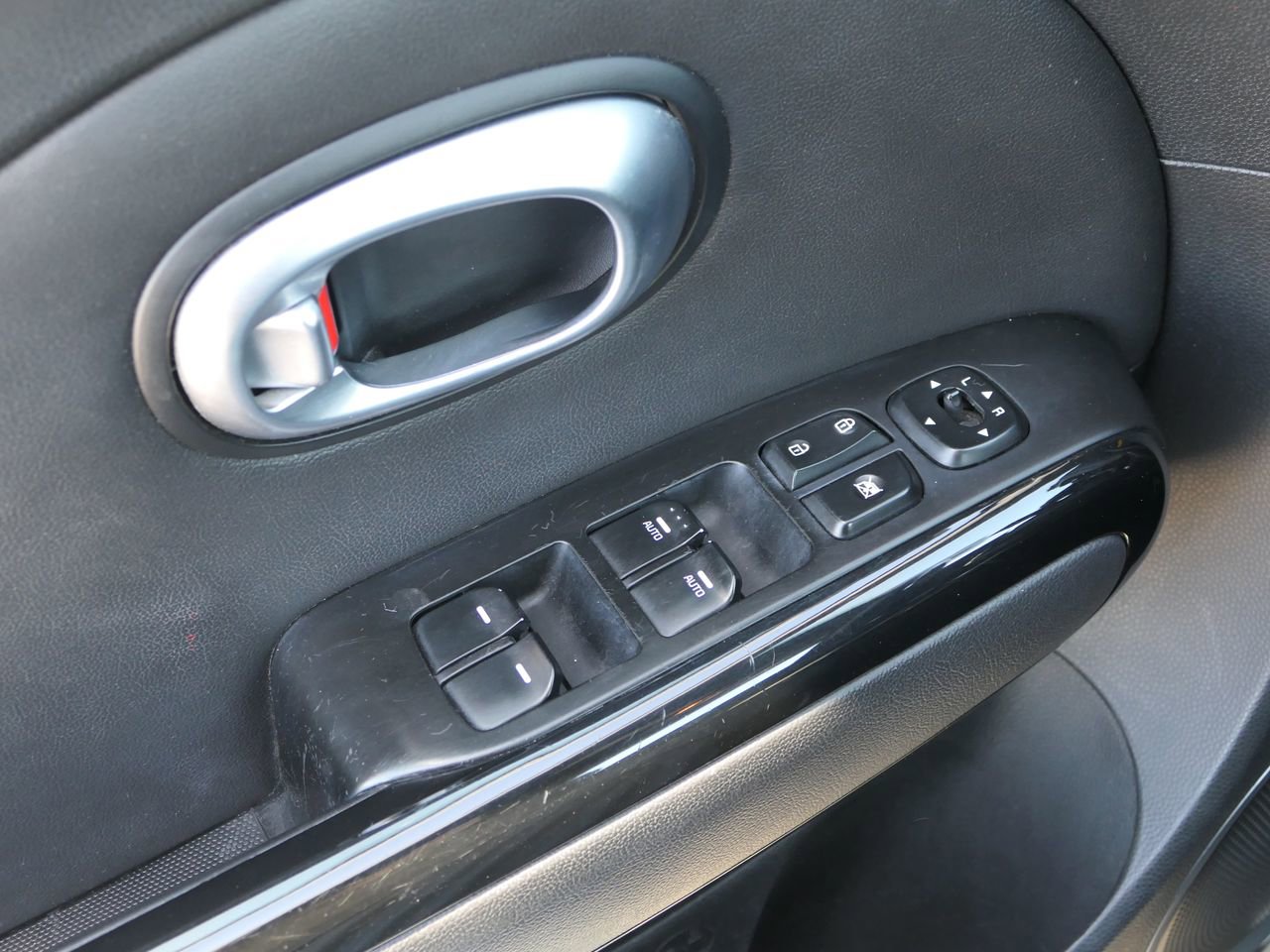 Used 2014 Kia Soul + image 22
