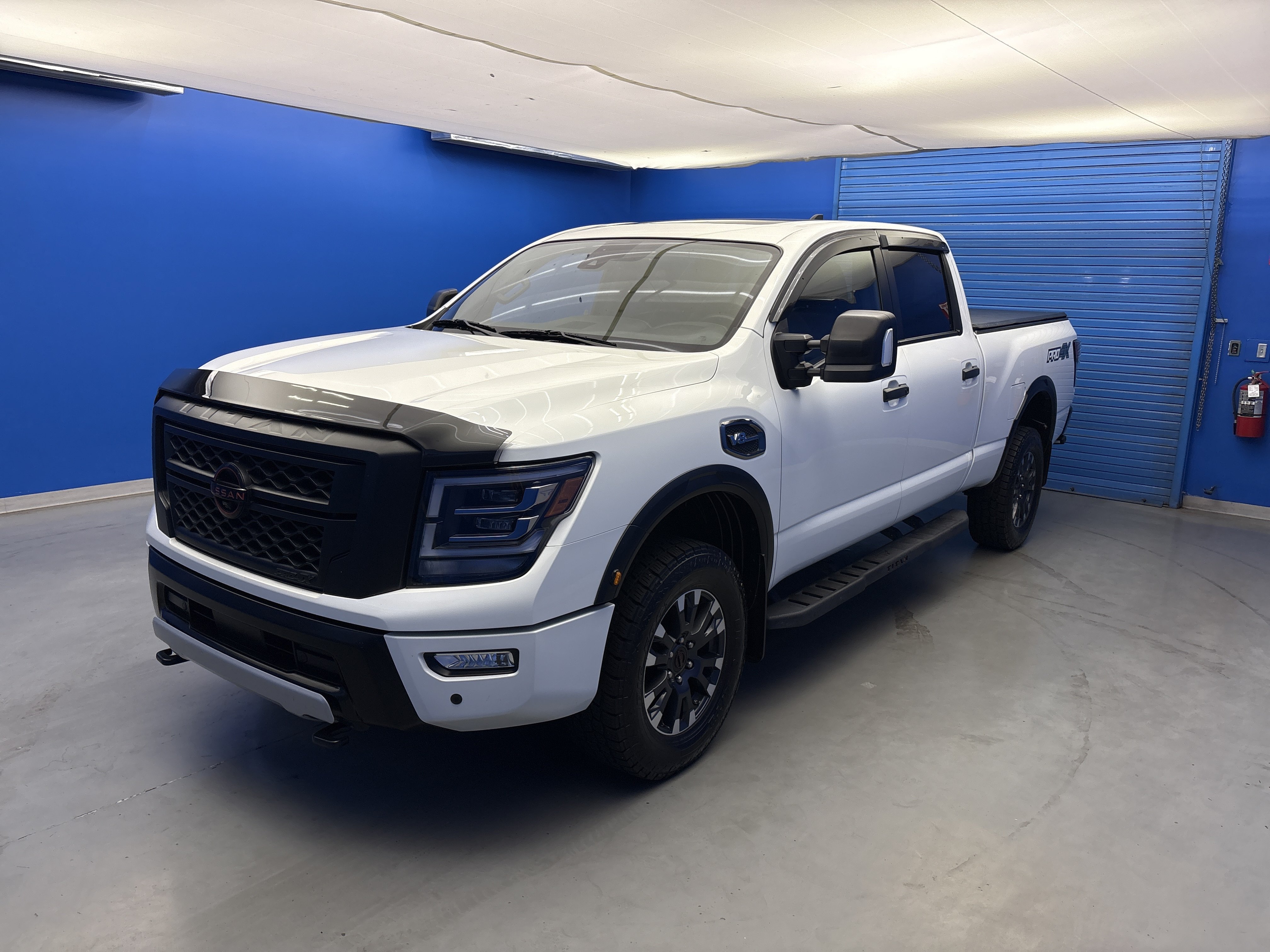 Used 2023 Nissan Titan PRO-4X w/ Pro-4x Convenience Package AWD/4WD image 4