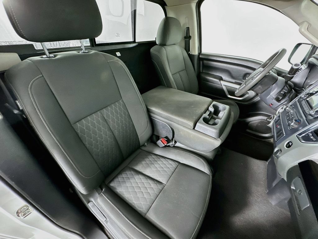 Used 2017 Nissan Titan SV AWD/4WD image 12