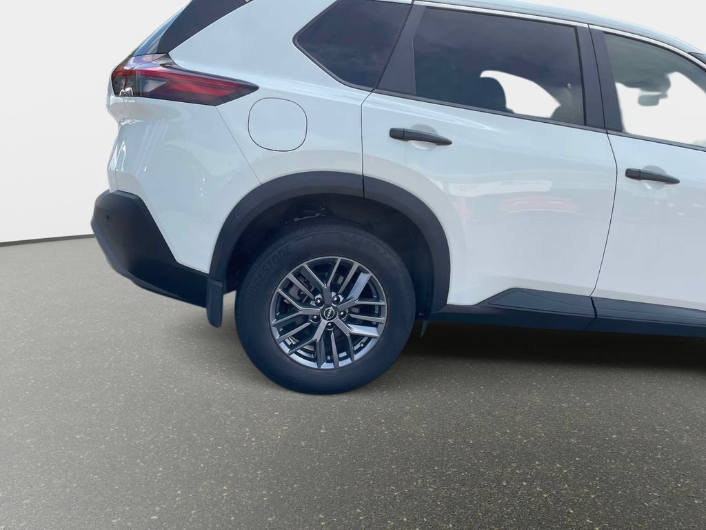 Used 2023 Nissan Rogue S AWD/4WD image 7