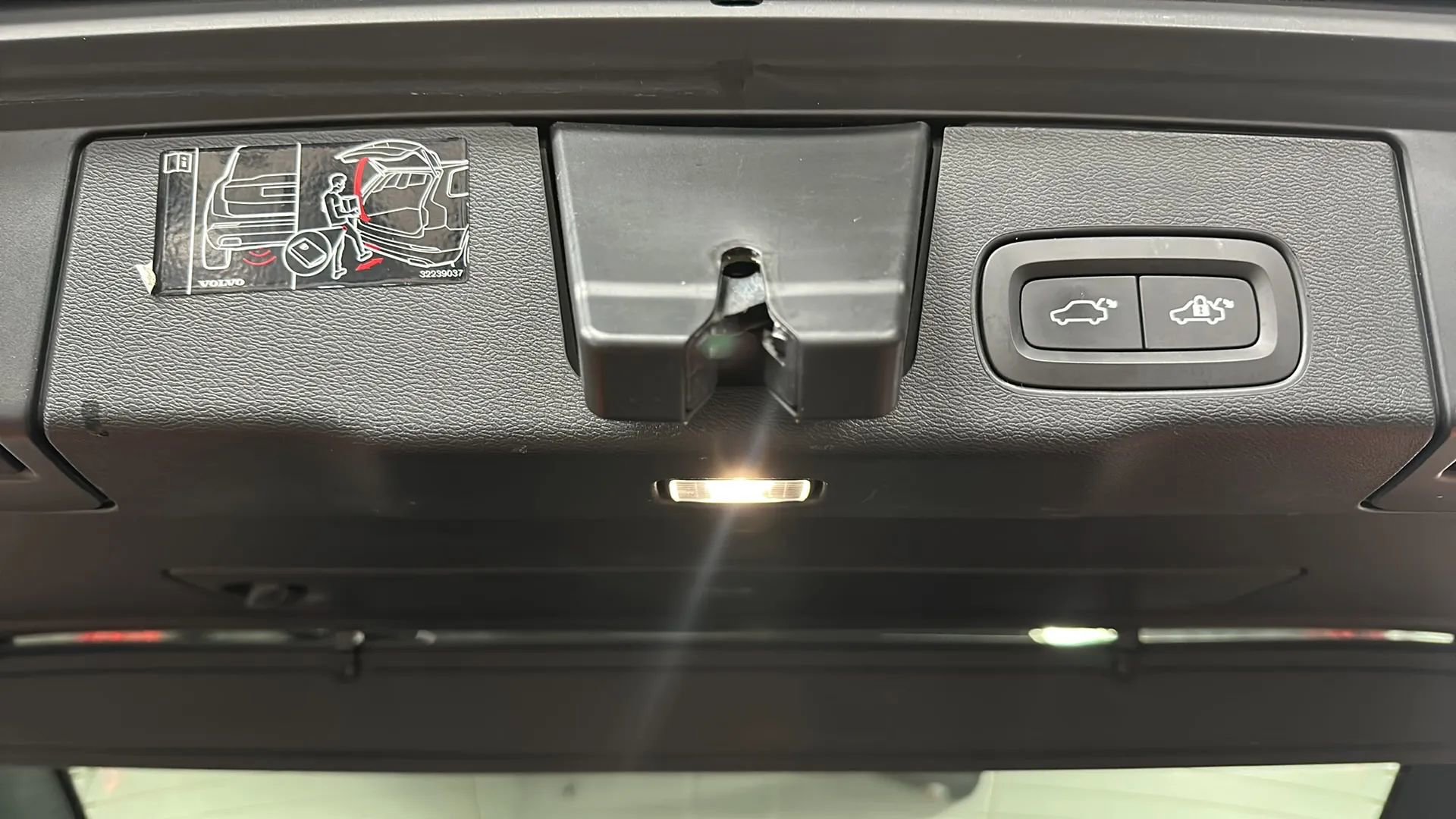 Used 2019 Volvo XC60 T5 Inscription w/ Protection Package Premier image 14