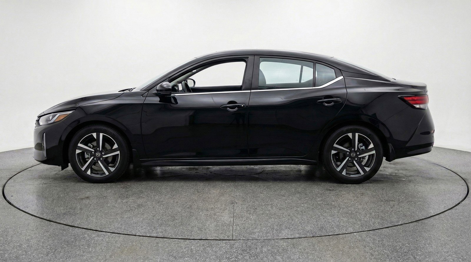 Used 2025 Nissan Sentra SV image 3