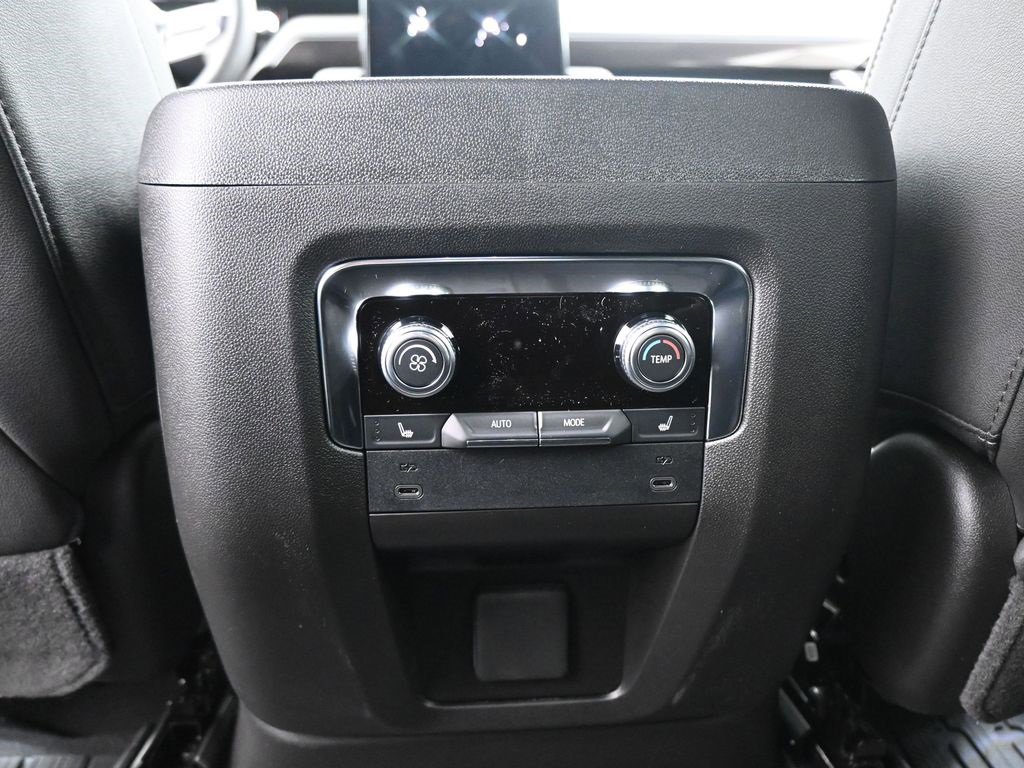 New 2026 GMC Yukon Elevation image 24
